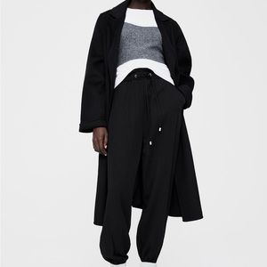 Zara jogger pant in size XS/ colour: Black / in excellent condition never worn